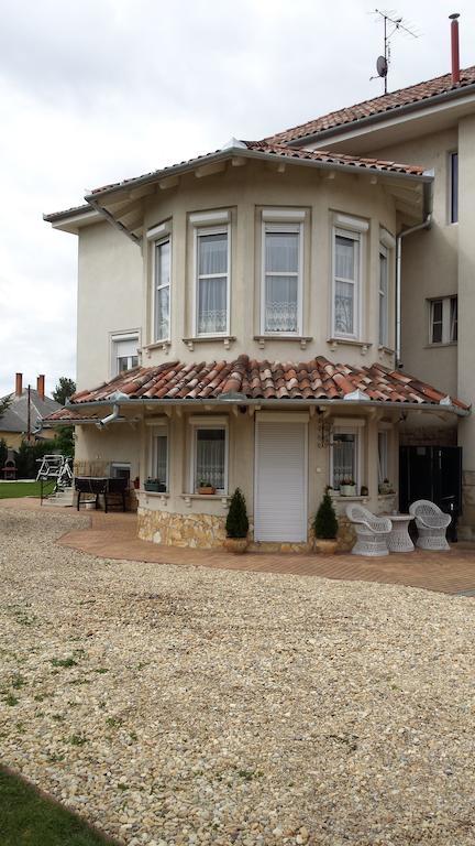 Villa Rubin Panzio Hajdúszoboszló Buitenkant foto